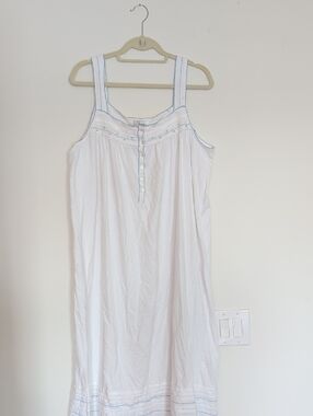 XL White Sleeveless Cotton Nightgown with Button Front